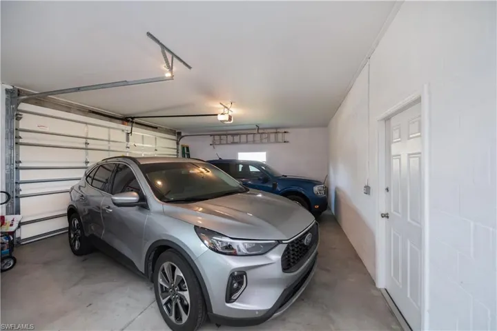 971 Sq Ft Garage