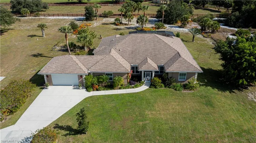 Huge Garage, beautiful home on 1.4 Acres