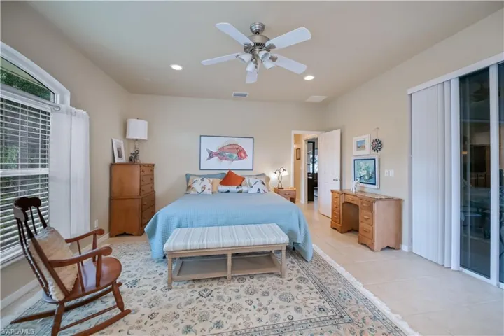 Bonus room with sliding glass doors to the pool area