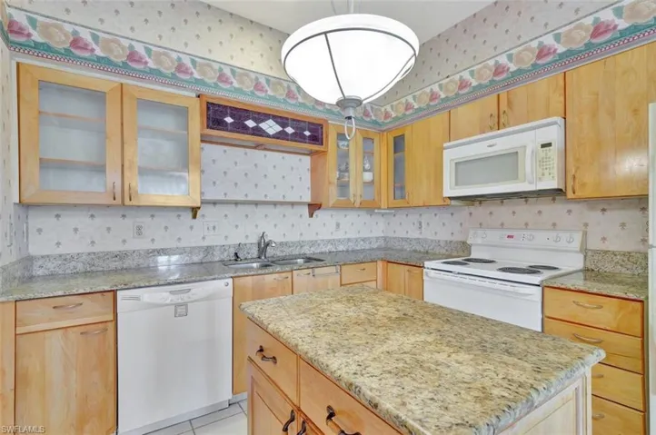 3636  Kent  DR, Naples, FL 34112