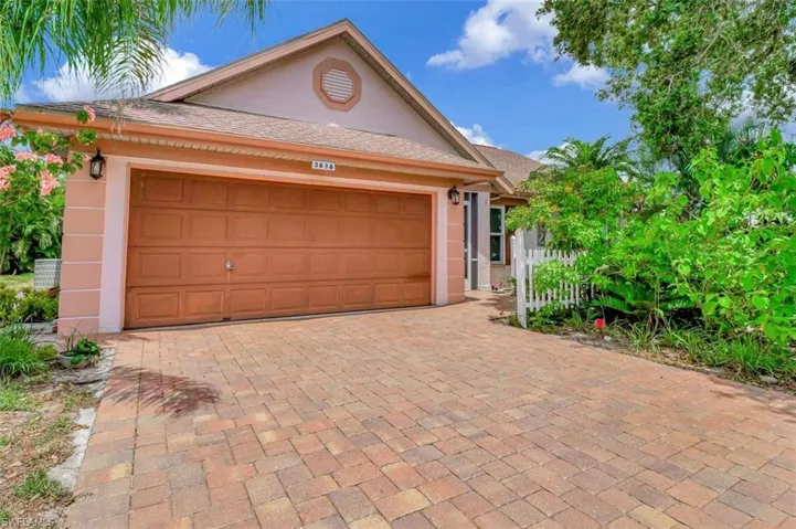 3636  Kent  DR, Naples, FL 34112