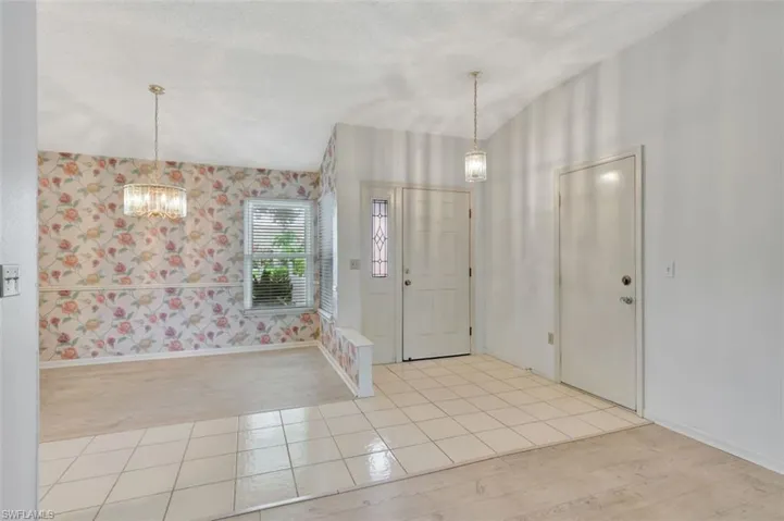 3636  Kent  DR, Naples, FL 34112