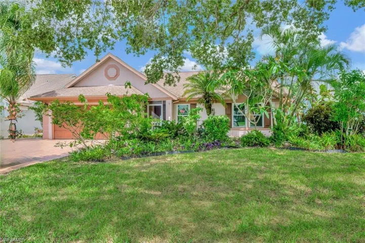 3636  Kent  DR, Naples, FL 34112