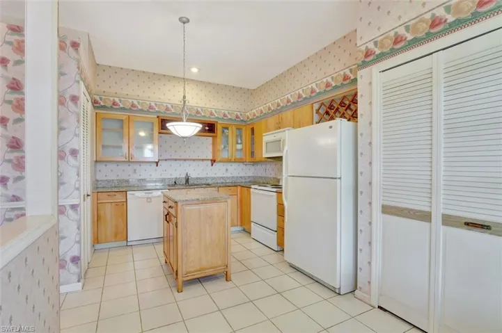 3636  Kent  DR, Naples, FL 34112