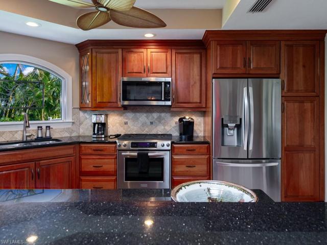 Kitchen/Propane Range