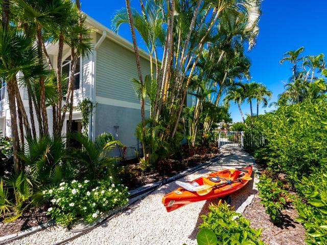 Side Exterior/Fence