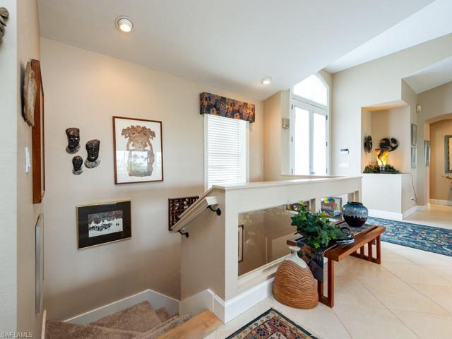Foyer/Interior Stairs to Lower Level