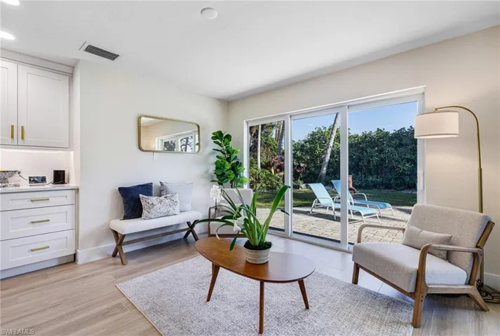 Sitting Room/Flex Space