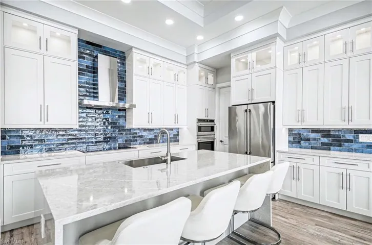 62 Dolphin Cir, Naples, Florida 34113