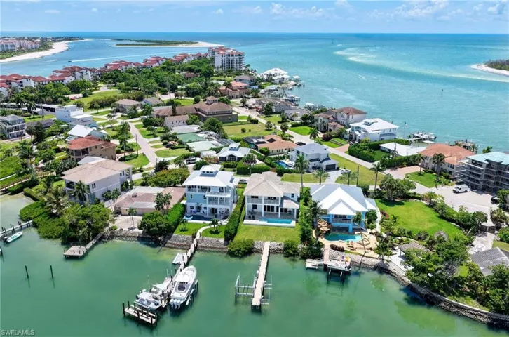 62 Dolphin Cir, Naples, Florida 34113