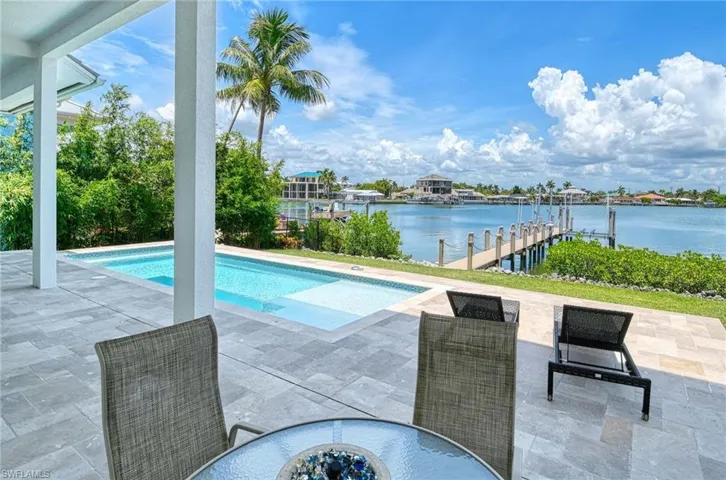 62 Dolphin Cir, Naples, Florida 34113