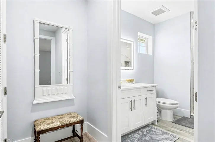 62 Dolphin Cir, Naples, Florida 34113