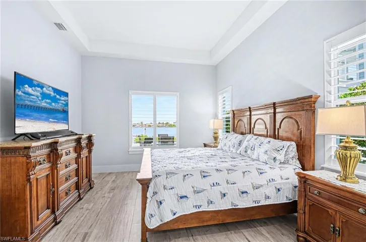 62 Dolphin Cir, Naples, Florida 34113