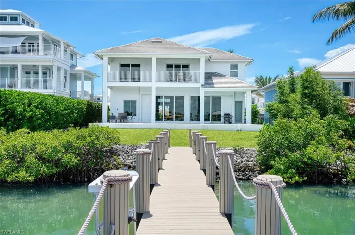 62 Dolphin Cir, Naples, Florida 34113