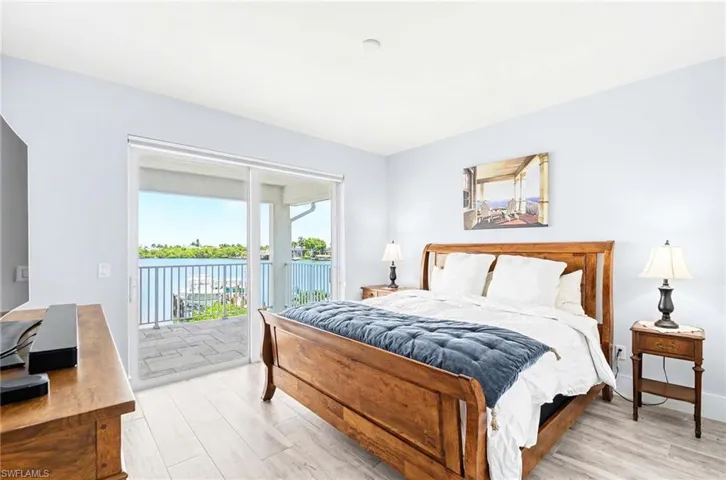 62 Dolphin Cir, Naples, Florida 34113