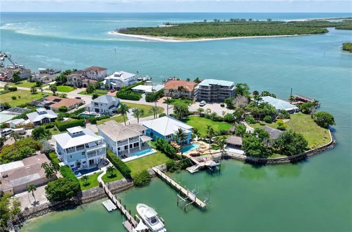 62 Dolphin Cir, Naples, Florida 34113
