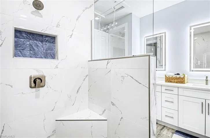 62 Dolphin Cir, Naples, Florida 34113