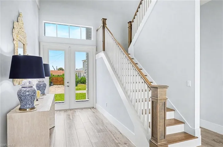 62 Dolphin Cir, Naples, Florida 34113