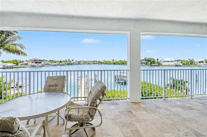 62 Dolphin Cir, Naples, Florida 34113