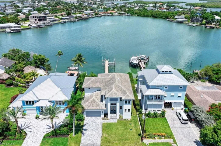 62 Dolphin Cir, Naples, Florida 34113