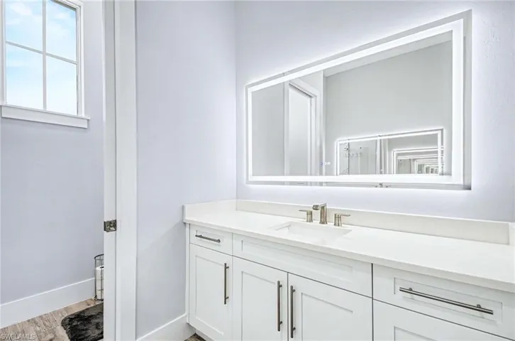 62 Dolphin Cir, Naples, Florida 34113