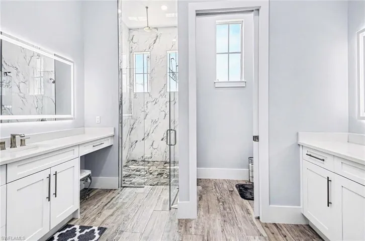 62 Dolphin Cir, Naples, Florida 34113