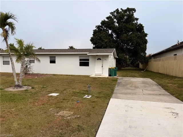 View of front of property featuring stucco siding