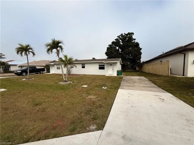 View of front of home with stucco siding and concrete driveway