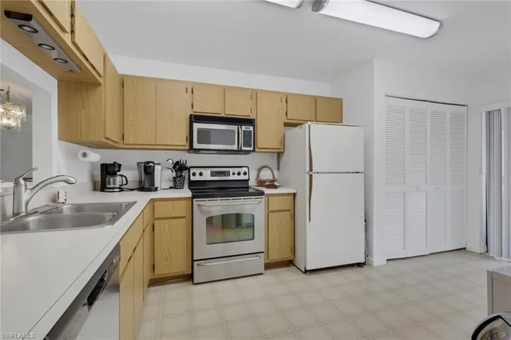 15456 Admiralty Cir 10, North Fort Myers, Florida 33917