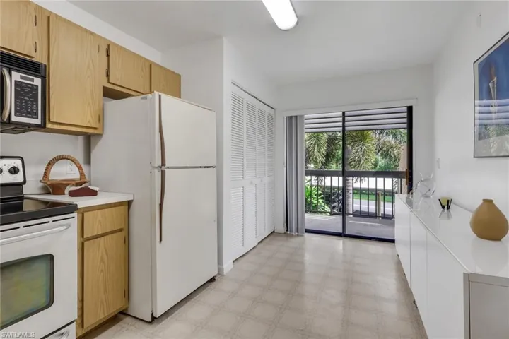 15456 Admiralty Cir 10, North Fort Myers, Florida 33917