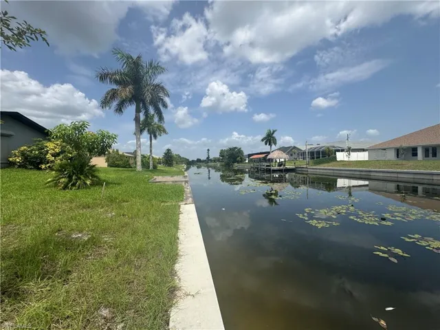 302 Se 1st Ter, Cape Coral, Florida 33990