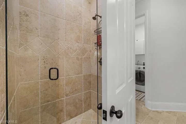 Bath Common Shower