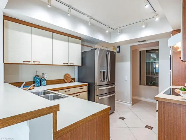 4401 Gulf Shore Blvd N C604, Naples, Florida 34103