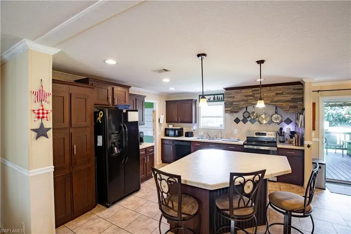 651  Montura  AVE, Clewiston, FL 33440