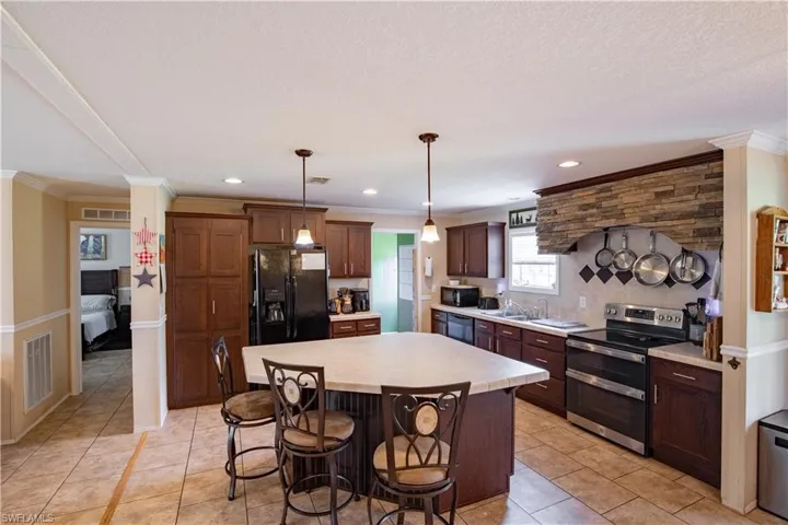 651  Montura  AVE, Clewiston, FL 33440