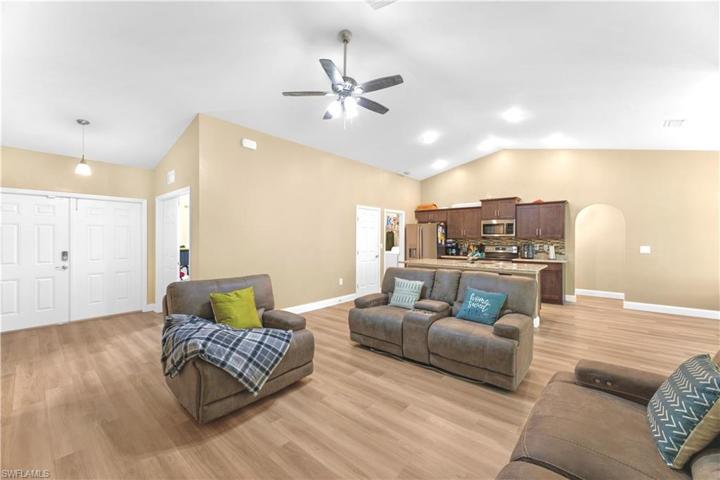 320  Canton  AVE, LEHIGH ACRES, FL 33936