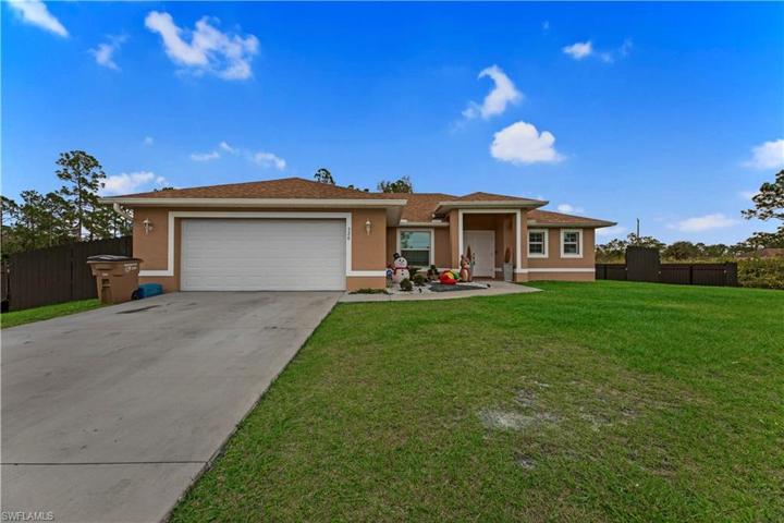 320  Canton  AVE, LEHIGH ACRES, FL 33936