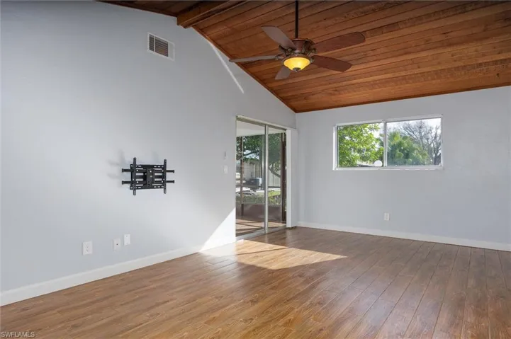 9303 Lennex Ln, Fort Myers, Florida 33919