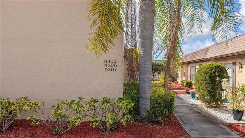 9303 Lennex Ln, Fort Myers, Florida 33919