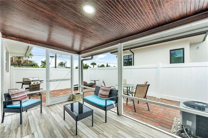 Screened lanai, washer-dryer and patio