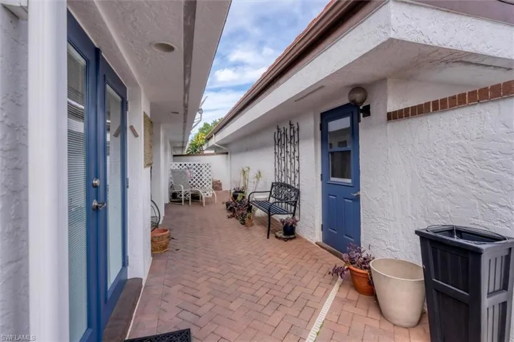 courtyard between garage and house