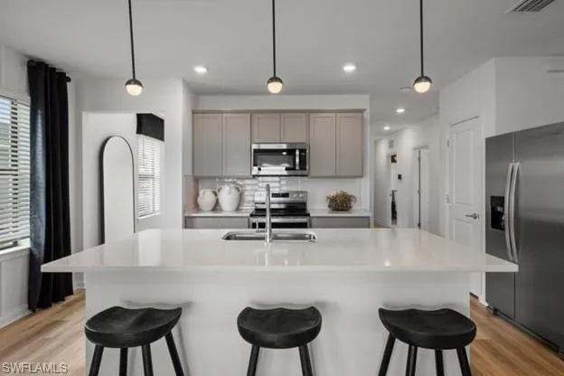 Interior photos are of a staged model home. Illustration purposes only. Options may vary.