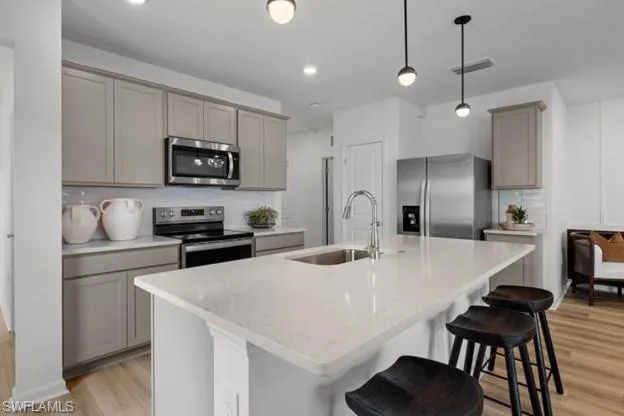Interior photos are of a staged model home. Illustration purposes only. Options may vary.