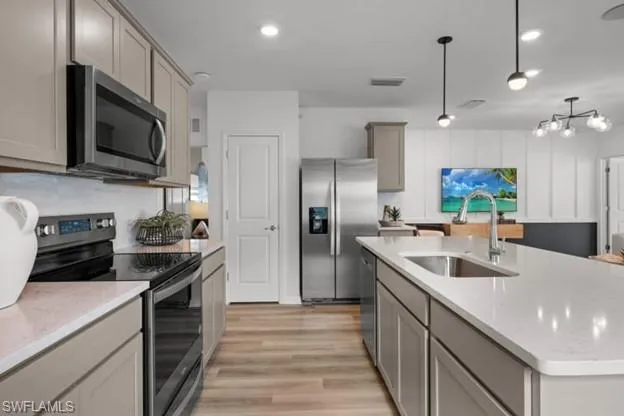 Interior photos are of a staged model home. Illustration purposes only. Options may vary.