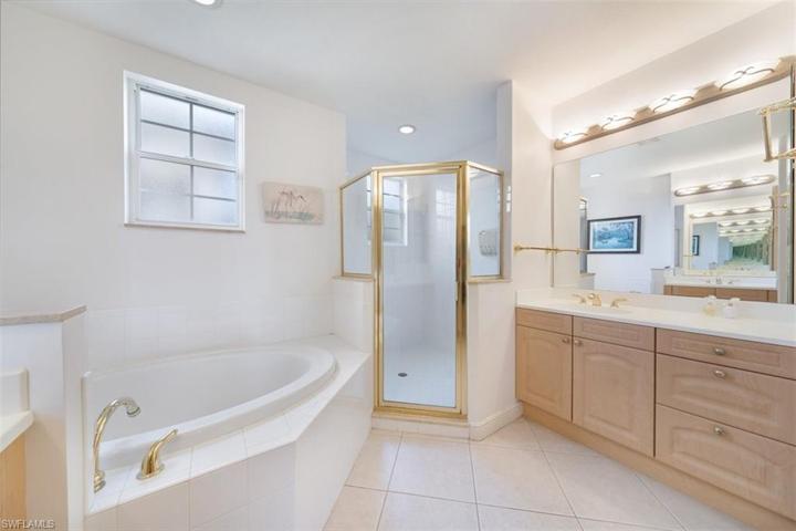 758 Regency Reserve CIR # 2102, NAPLES FL 34119