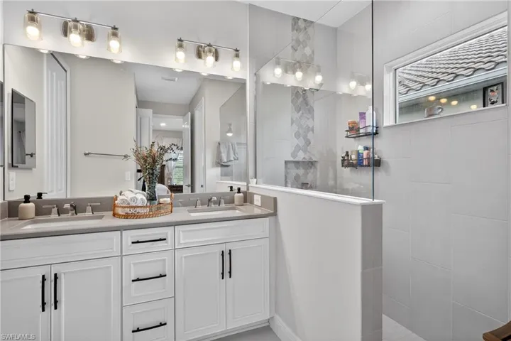 4653 Centaurus Cir, Naples, Florida 34120