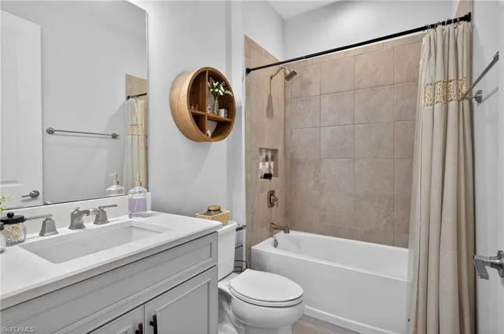 4653 Centaurus Cir, Naples, Florida 34120