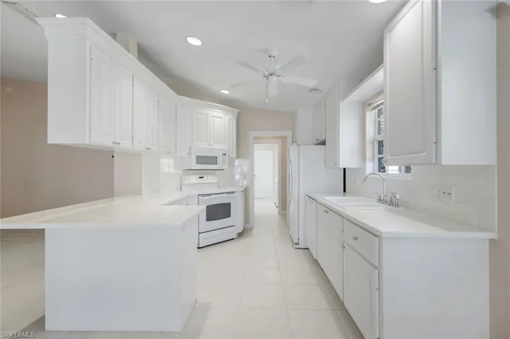 Corian Couter tops for clean lines.