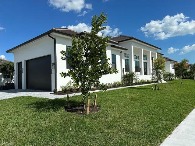 View of front of house featuring a front lawn, stucco siding, and a porch