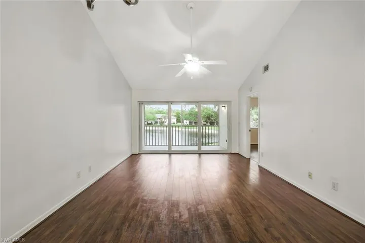 250 Timber Lake Cir # E204, Naples Fl 34104